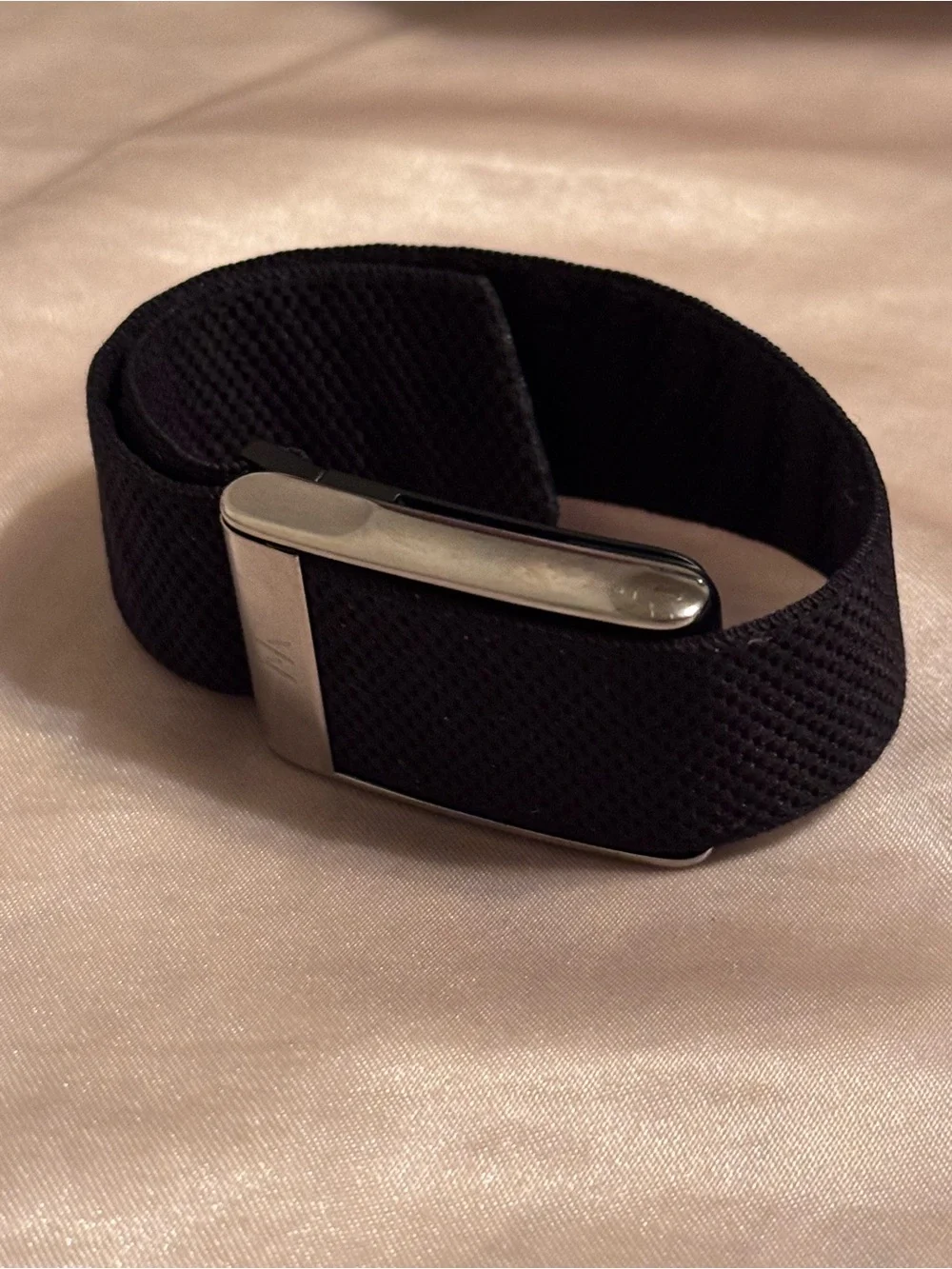 BRAND NEW w/ box! Whoop Life Black wearable health tracker w/ Portable Charger